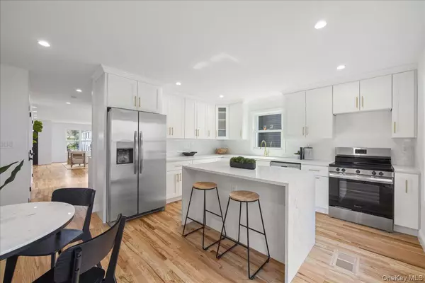 Yonkers, NY 10704,93 Thurton PL