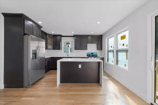 Yonkers, NY 10704,97 Thurton PL