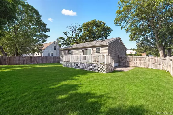 Shirley, NY 11967,36 Flintlock DR