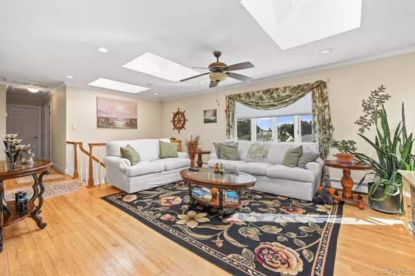 Lindenhurst, NY 11757,769 Bay PL