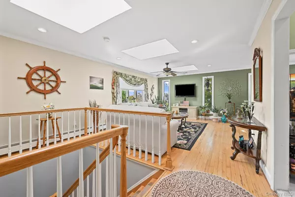 Lindenhurst, NY 11757,769 Bay PL