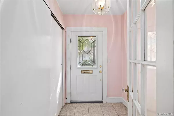 Williston Park, NY 11596,61 Dartmouth ST