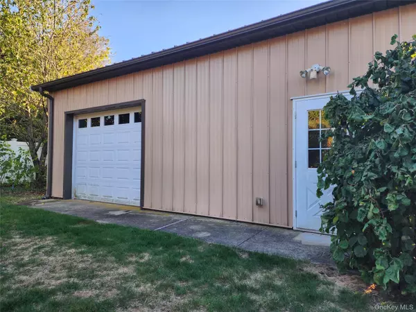 Aquebogue, NY 11931,199 Shade Tree LN