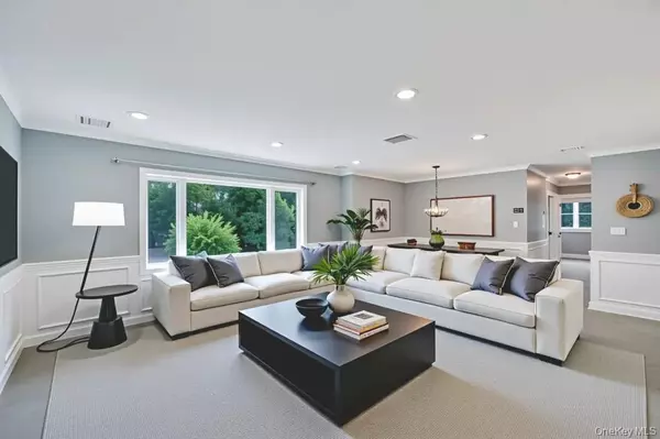 Bethpage, NY 11714,10 Evelyn DR