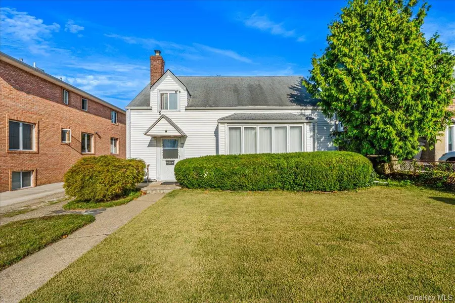 64-65 Cloverdale BLVD, Oakland Gardens, NY 11364