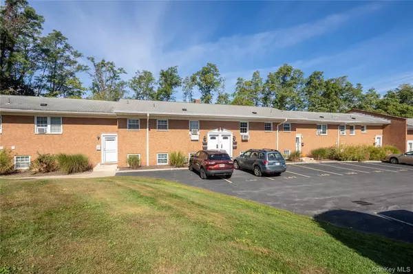Wappingers Falls, NY 12590,19 Alpine DR #F