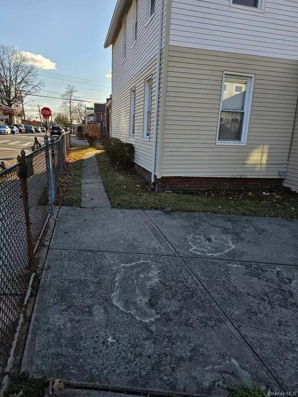 Laurelton, NY 11413,21823 138th AVE