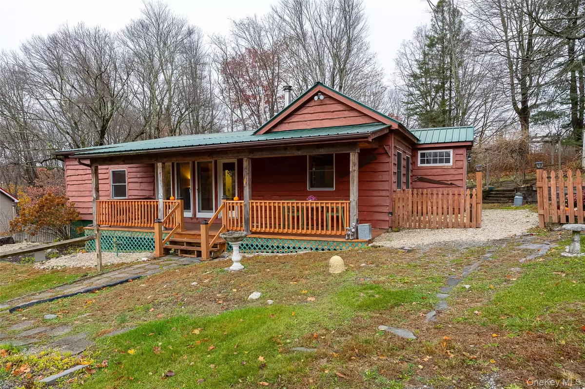 Staatsburg, NY 12580,18 Hummingbird Way