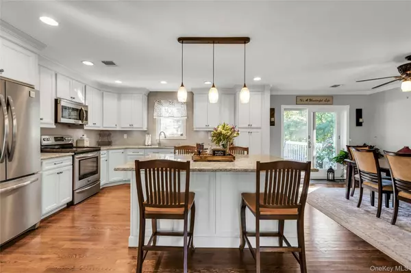 Oakdale, NY 11769,105 Edgewood Ave