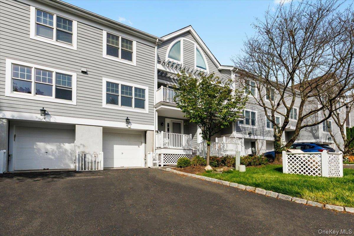 15 Brookridge CT, Rye Brook, NY 10573