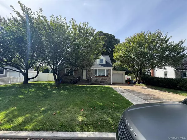 Westbury, NY 11590,355 Sylvan LN