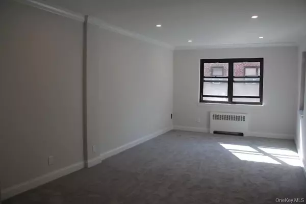 New Rochelle, NY 10801,61 White Oak #4B