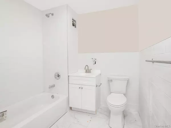 Yonkers, NY 10701,409 Warburton AVE #4D