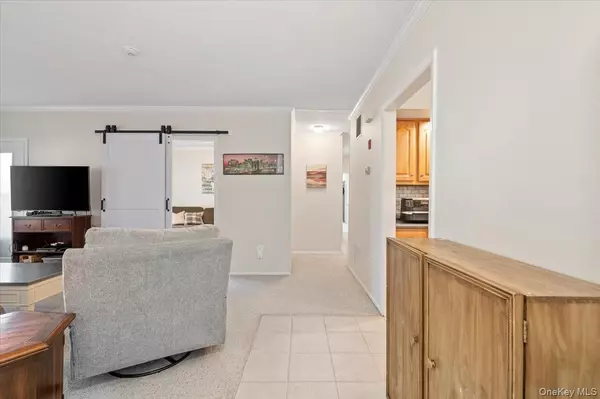 Middle Island, NY 11953,75 Eric DR