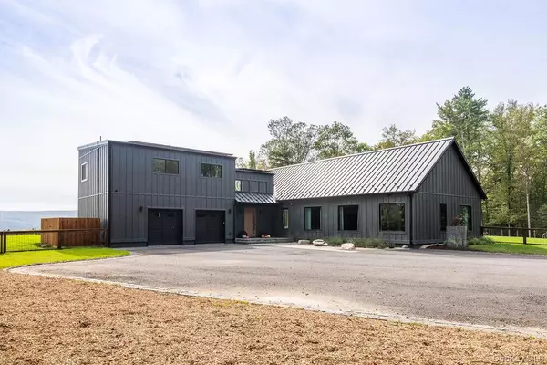 Kerhonkson, NY 12446,72 Van Tine RD