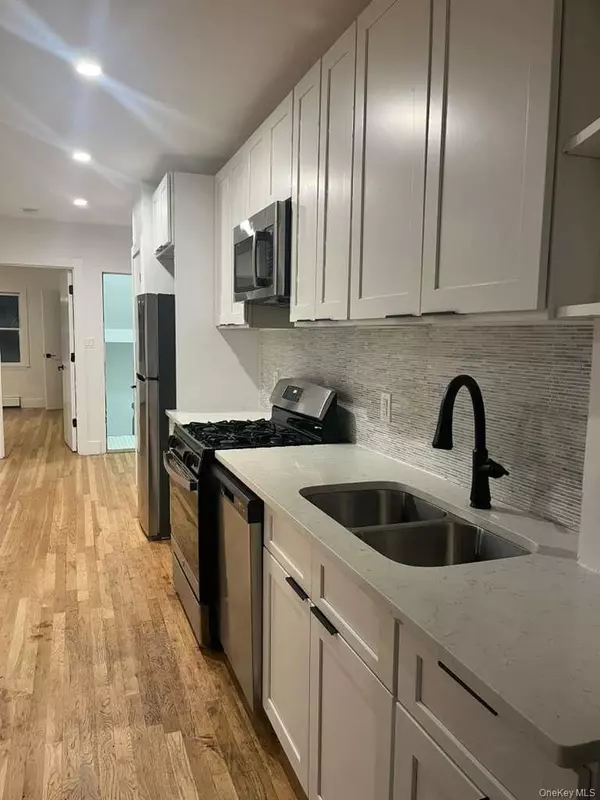 Woodmere, NY 11598,224 Franklin PL #4