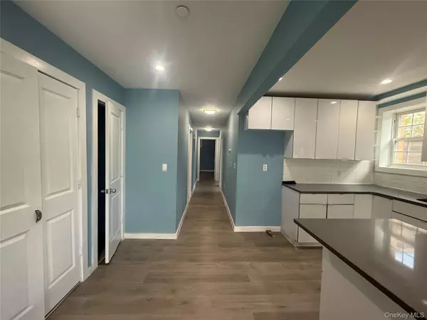 Hollis, NY 11423,188-27 Woodhull ave AVE #3