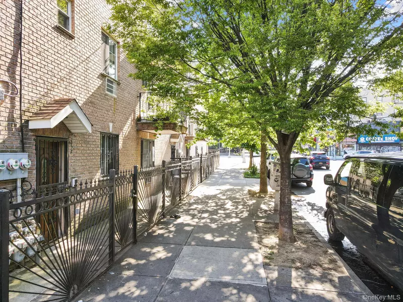 852 Home ST #2F, Bronx, NY 10459