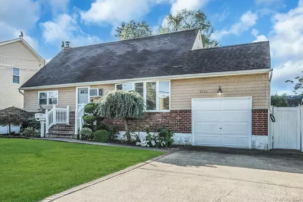 North Bellmore, NY 11710,2794 Janet AVE