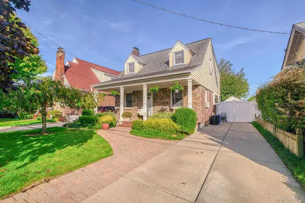 Oceanside, NY 11572,2531 Mount AVE
