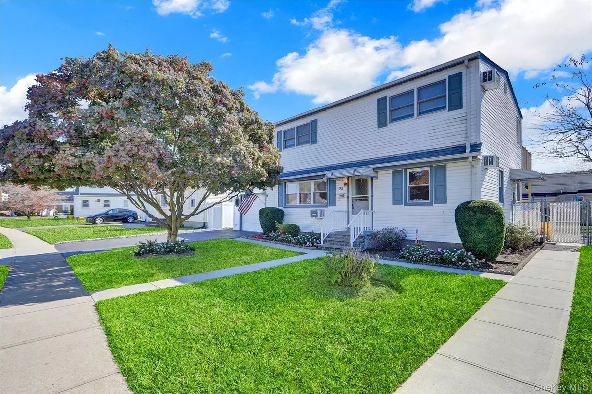 Hicksville, NY 11801,123 Cottage BLVD