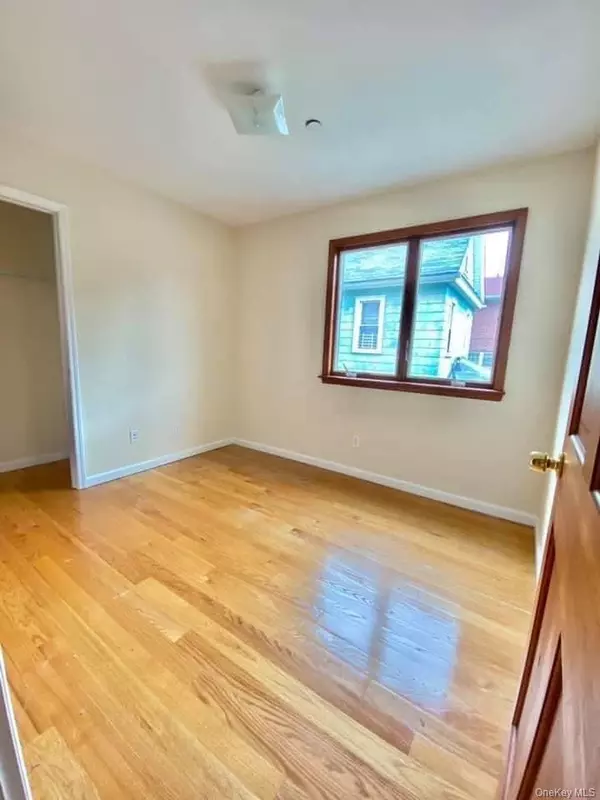 Bayside, NY 11358,4033 191st ST