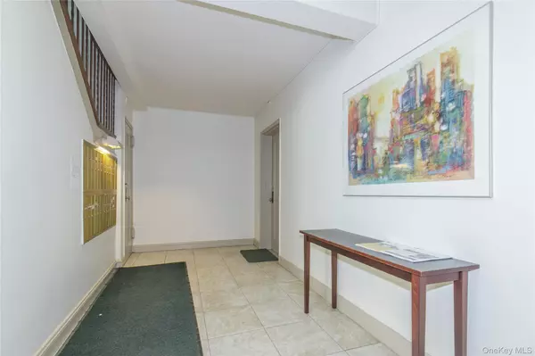 Great Neck, NY 11021,150 S Middle Neck RD #2K