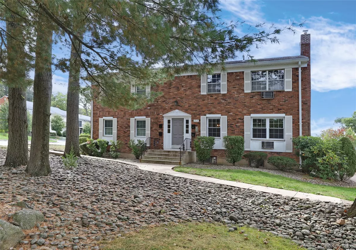 Suffern, NY 10901,19 Doxbury LN