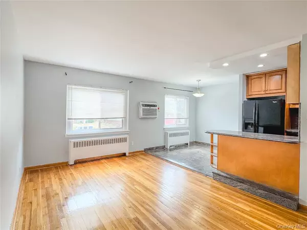 151-17 7th AVE, Whitestone, NY 11357