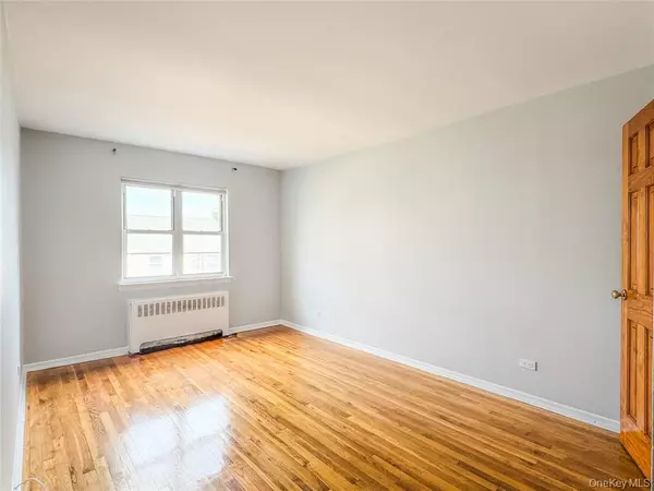 Whitestone, NY 11357,151-17 7th AVE