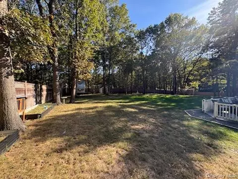 Ridge, NY 11961,11 Cobblestone DR