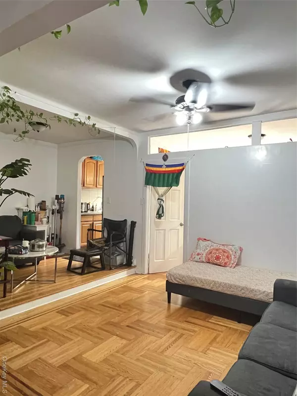 Jackson Heights, NY 11372,8009 35th AVE #B3