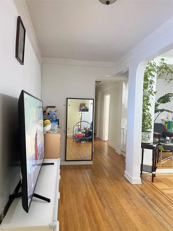 Jackson Heights, NY 11372,8009 35th AVE #B3