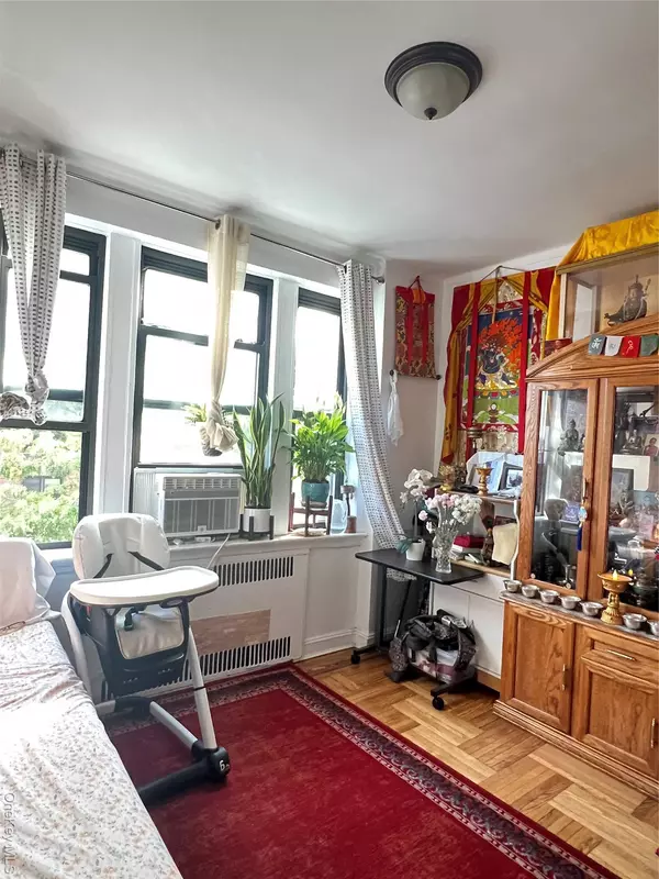 Jackson Heights, NY 11372,8009 35th AVE #B3