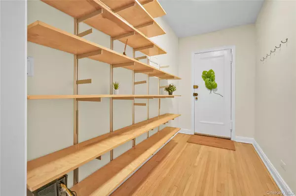 Astoria, NY 11102,30-83 Crescent ST #2B