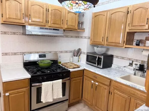 Glendale, NY 11385,7818 65th ST