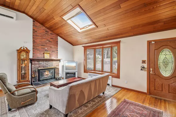 Huntington, NY 11743,43 Landing RD