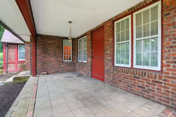 White Plains, NY 10605,11 Robinhood RD