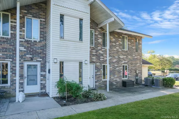 Coram, NY 11727,2 sierra ct #2