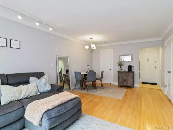 Larchmont, NY 10538,17 N Chatsworth AVE #1H