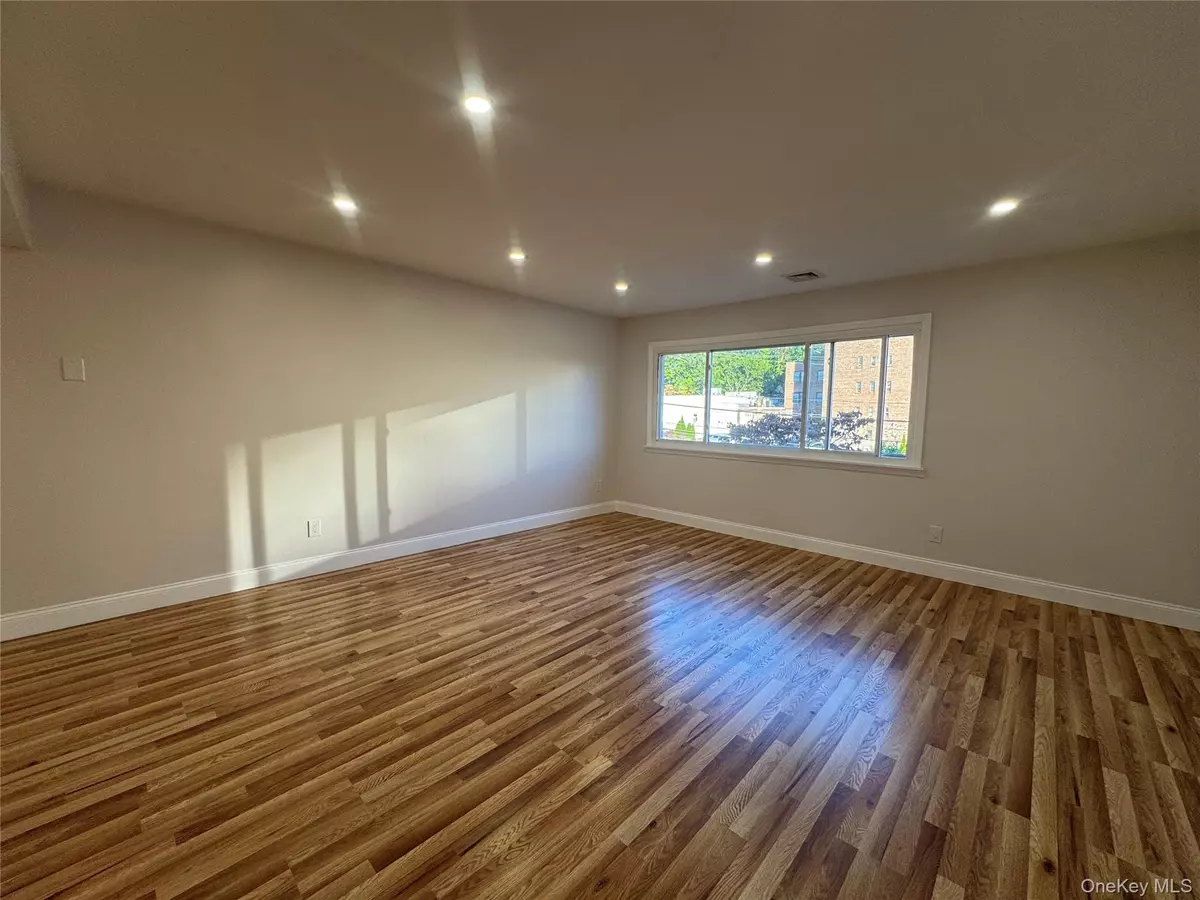 Pelham, NY 10803,27 4th AVE