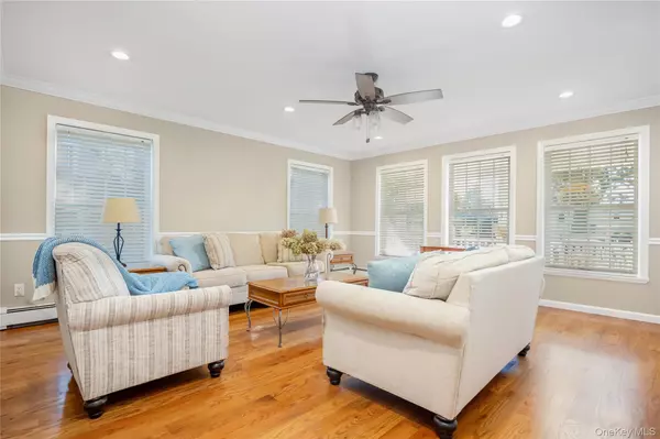 Sayville, NY 11782,43 Pine ST