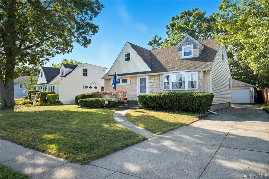 3678 Bernard DR, Wantagh, NY 11793