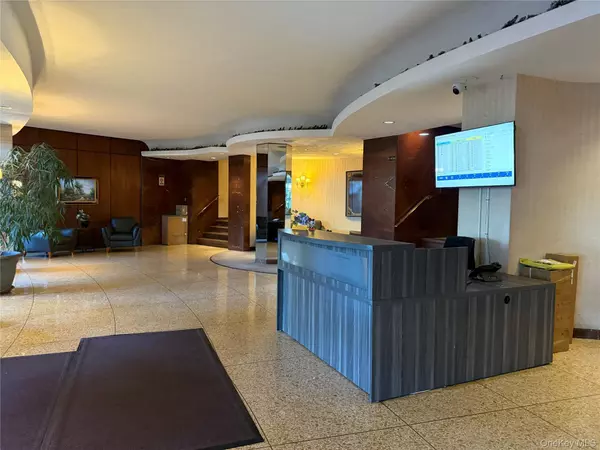 Forest Hills, NY 11375,61-20 Grand Central Pkwy #B1501