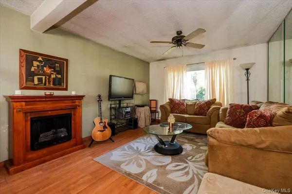 Levittown, NY 11756,34 Curve LN