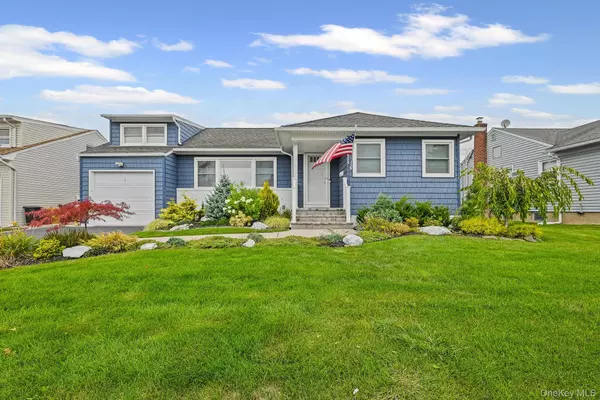 Massapequa, NY 11758,530 N Hawthorne ST
