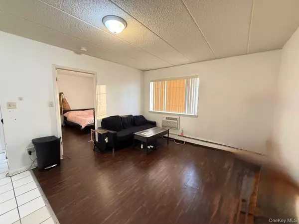 Flushing, NY 11358,43-04 158 ST #3E