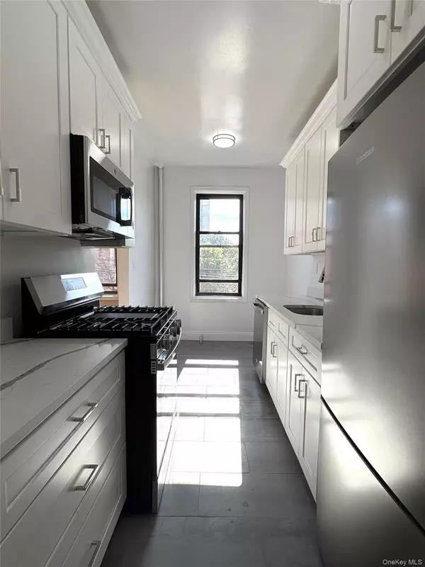 Bronx, NY 10462,762 Brady AVE #221