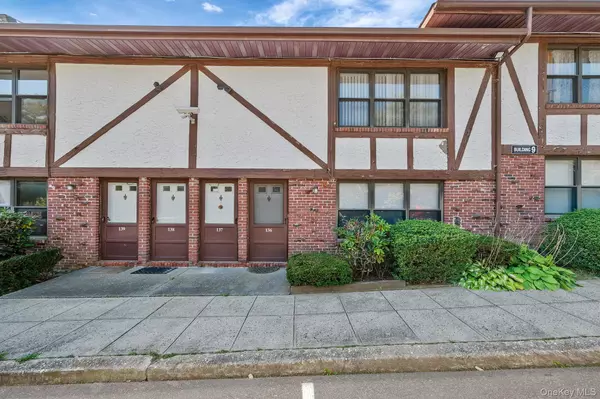 136 Bailey Court #136, Middle Island, NY 11953