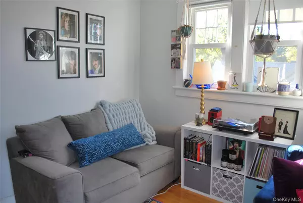 Warwick, NY 10990,35 Oakland AVE